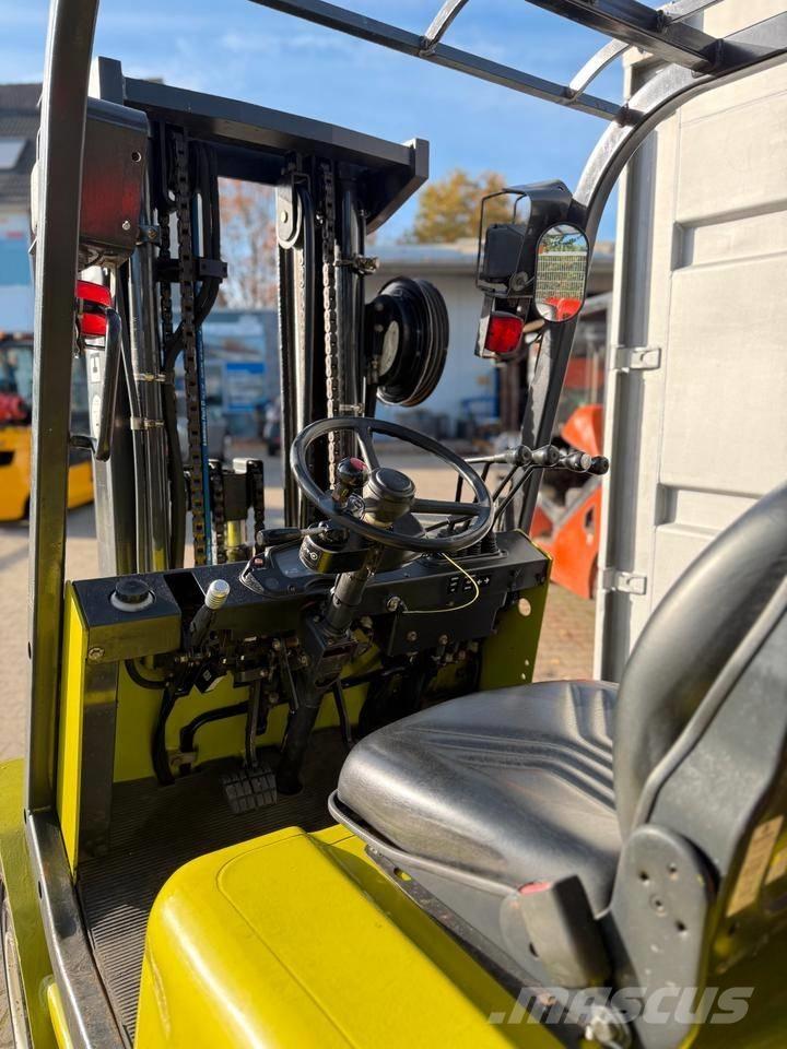 Clark CMP 25 L LPG trucks