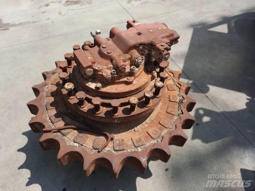 Hitachi EX 700 Tracks, chains and undercarriage