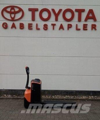 Toyota LWE 200 Pedestrian stacker