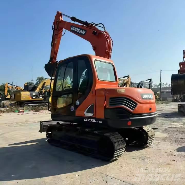 Doosan DX75-9C Midi excavators  7t - 12t