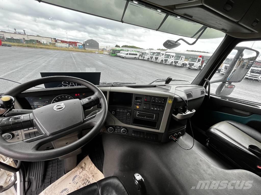 Volvo FM 6X2 Skip loader trucks