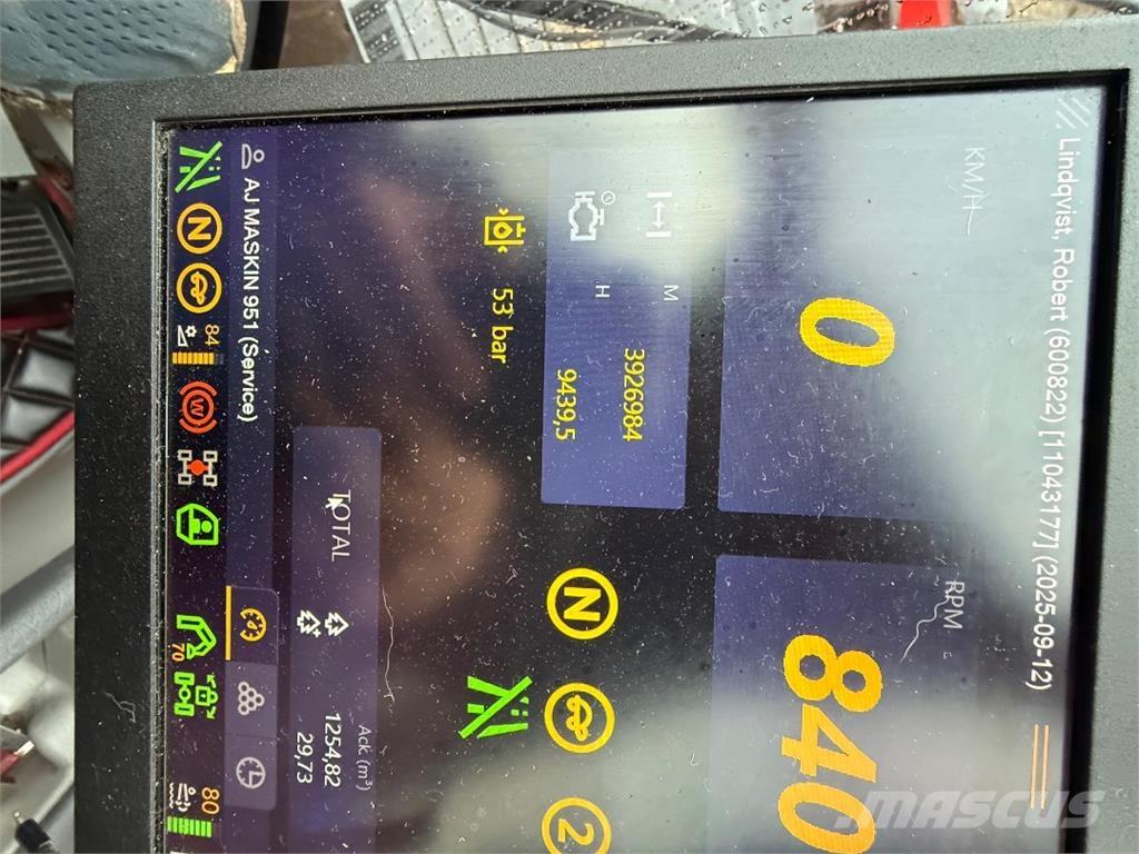 Komatsu 951 Harvesters