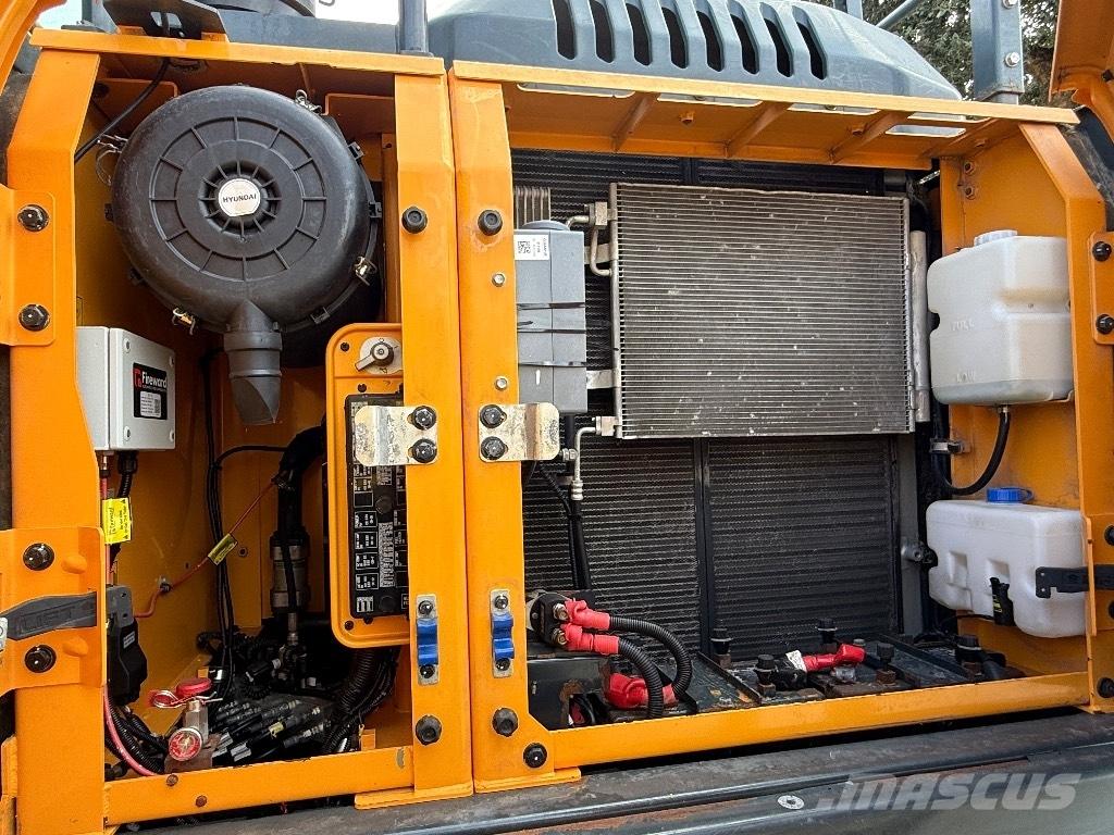 Hyundai HX220AL Crawler excavators