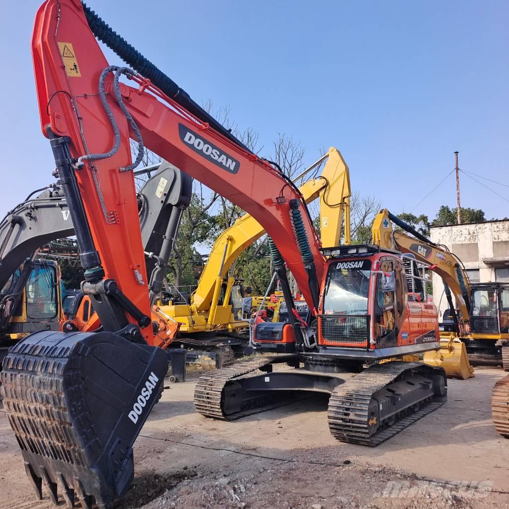 Doosan DX 300 LC Crawler excavators