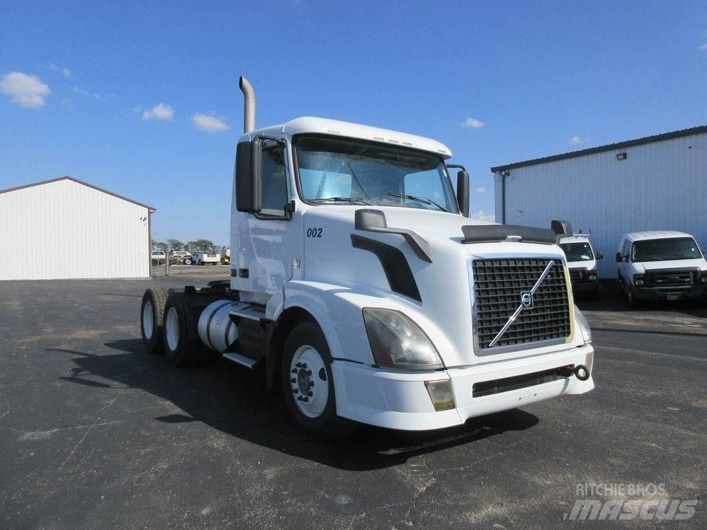 Volvo VNL64 Flatbed/Dropside trucks