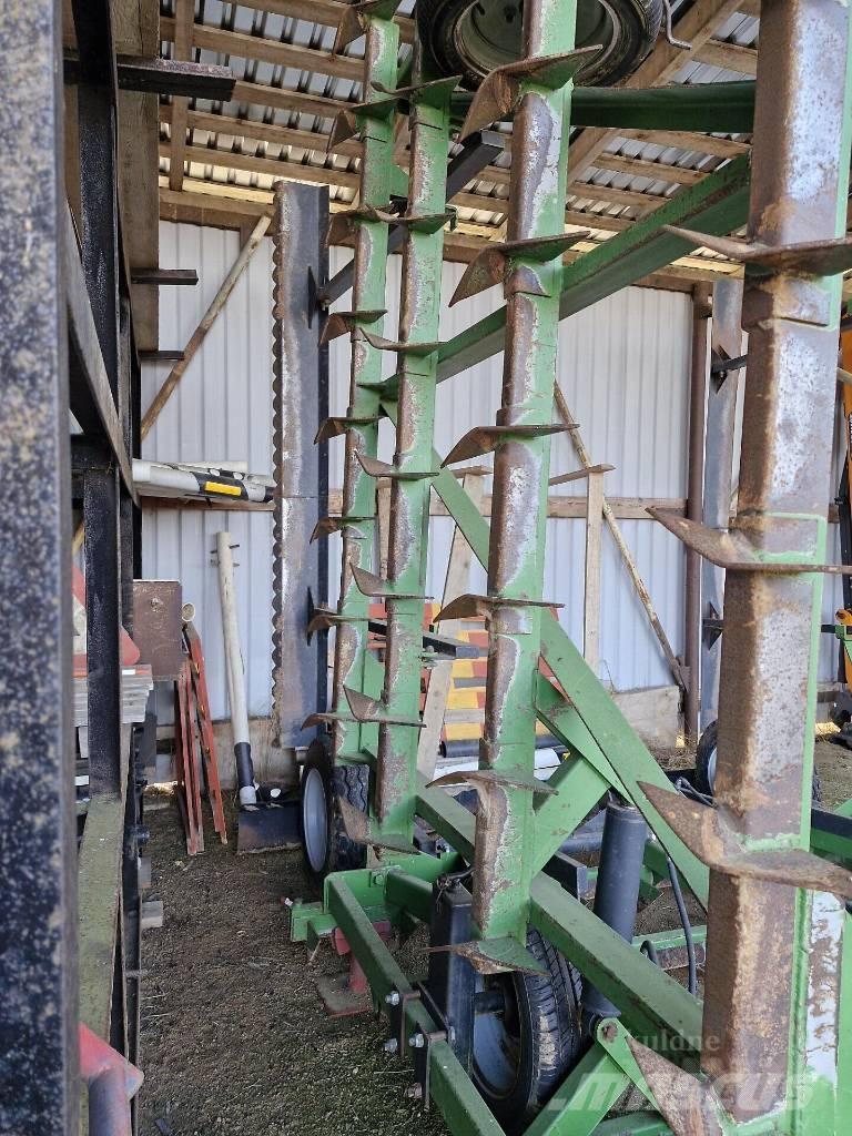 Kire Eelkobesti Chisel ploughs