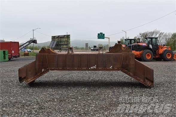 CAT D8N Blades