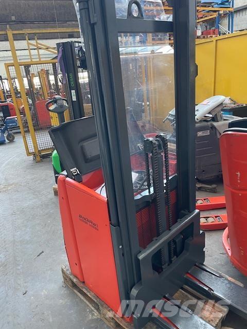 Linde L16 Self propelled stackers