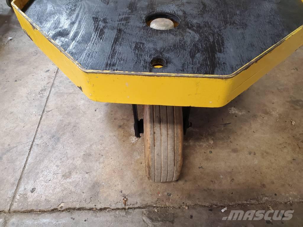 Taylor-Dunn SC090 Towing truck