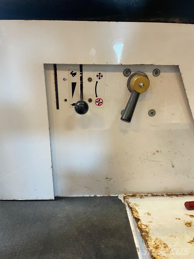 MAD VAC 101D Sorting Equipment