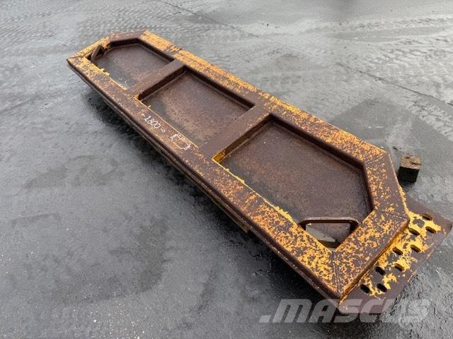 CAT TAILGATE Articulated Haulers