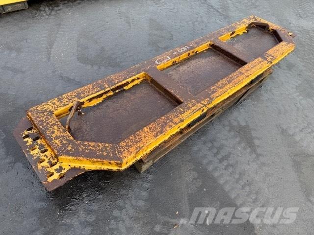 CAT TAILGATE Articulated Haulers