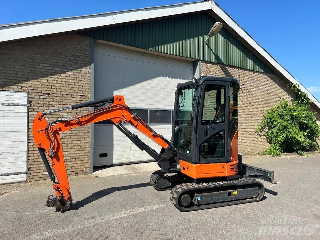 Hitachi ZX26U-6CR Mini excavators < 7t