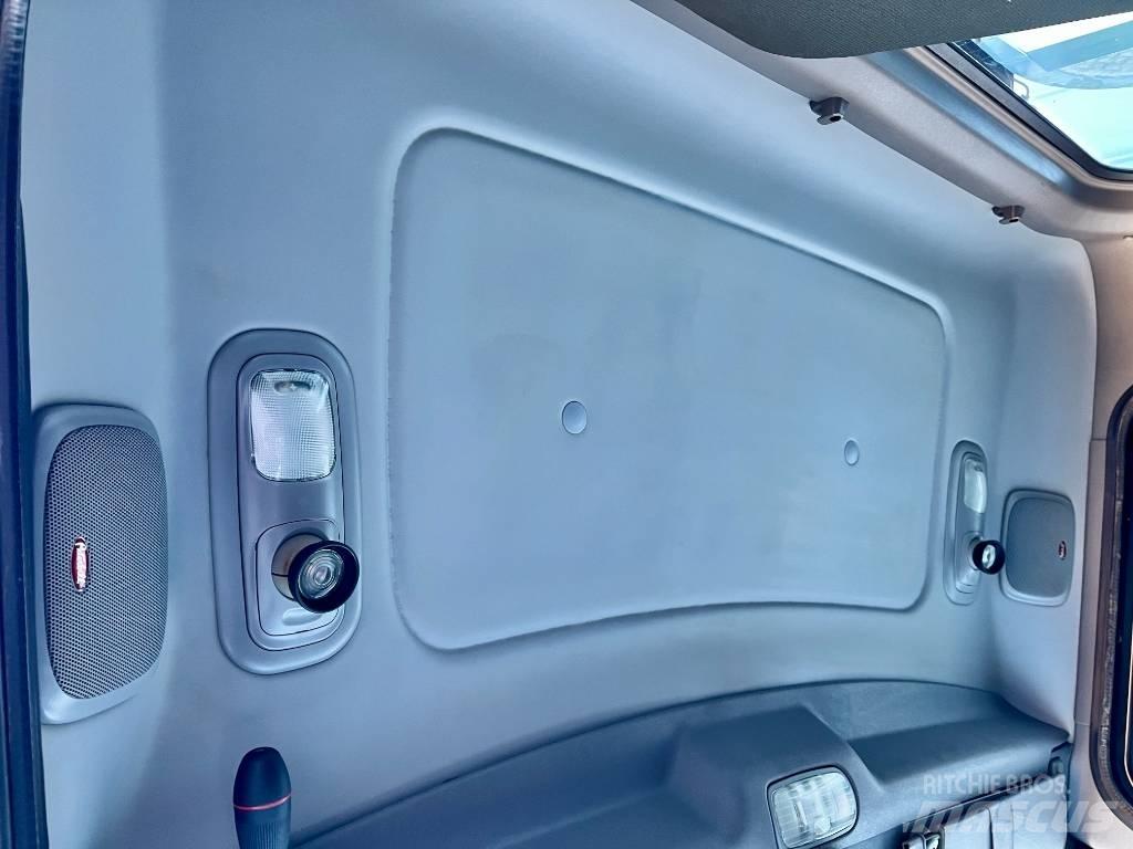 Peterbilt 367 Truck Tractor Units