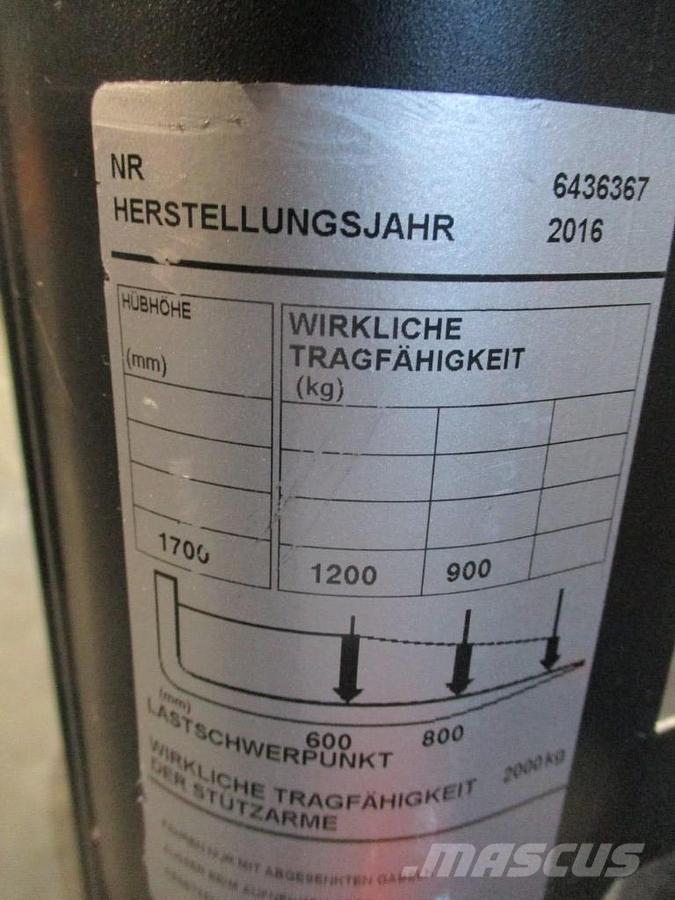 BT SWE 200D Pedestrian stacker