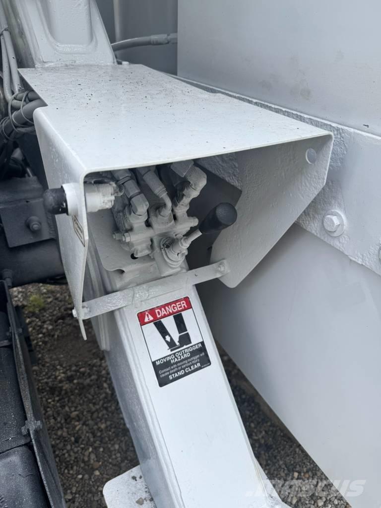 Altec LR V 56 Truck mounted aerial platforms