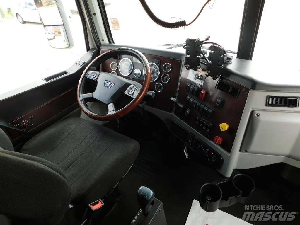 Western Star 5700 XE Truck Tractor Units