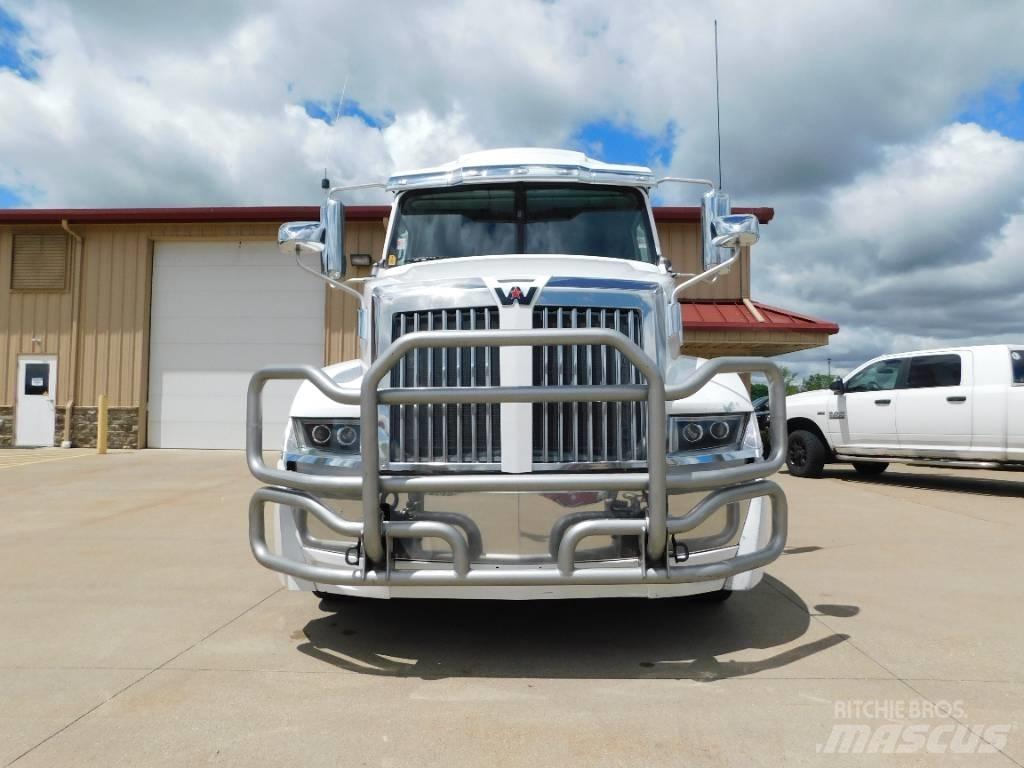 Western Star 5700 XE Truck Tractor Units