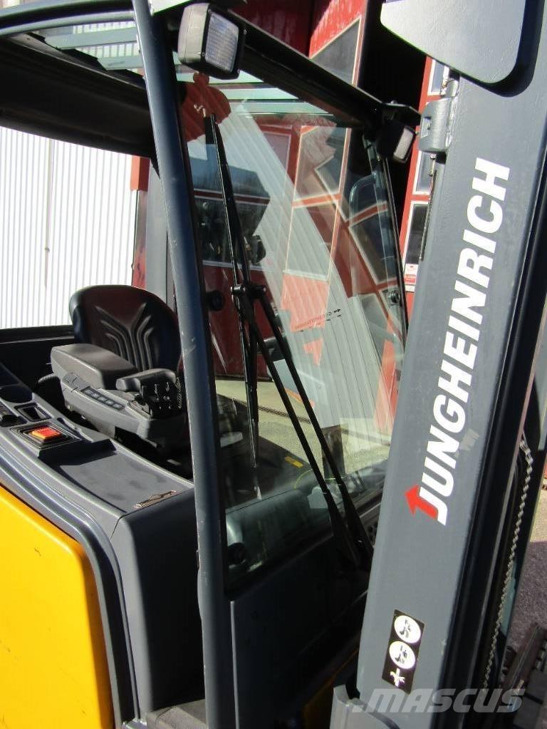 Jungheinrich EFG 320 Electric forklift trucks