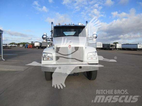 Kenworth T880 Truck Tractor Units