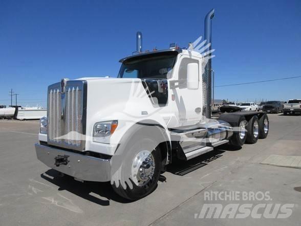 Kenworth W990 Truck Tractor Units
