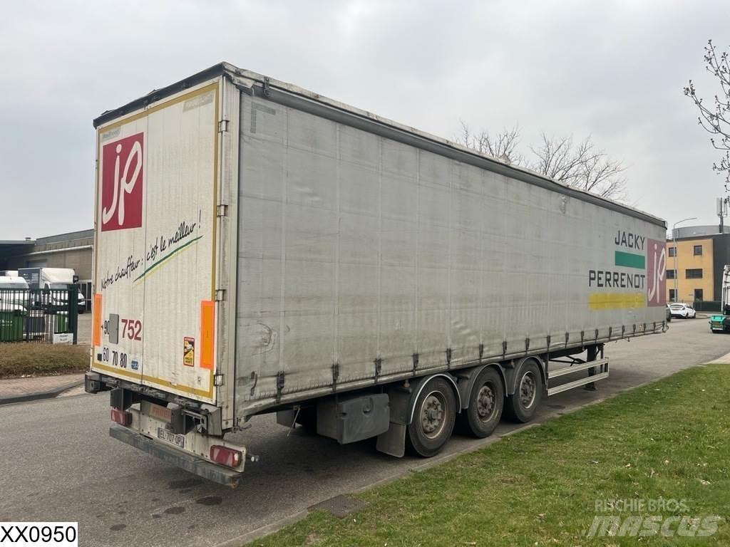 Fruehauf Tautliner Curtainsider semi-trailers