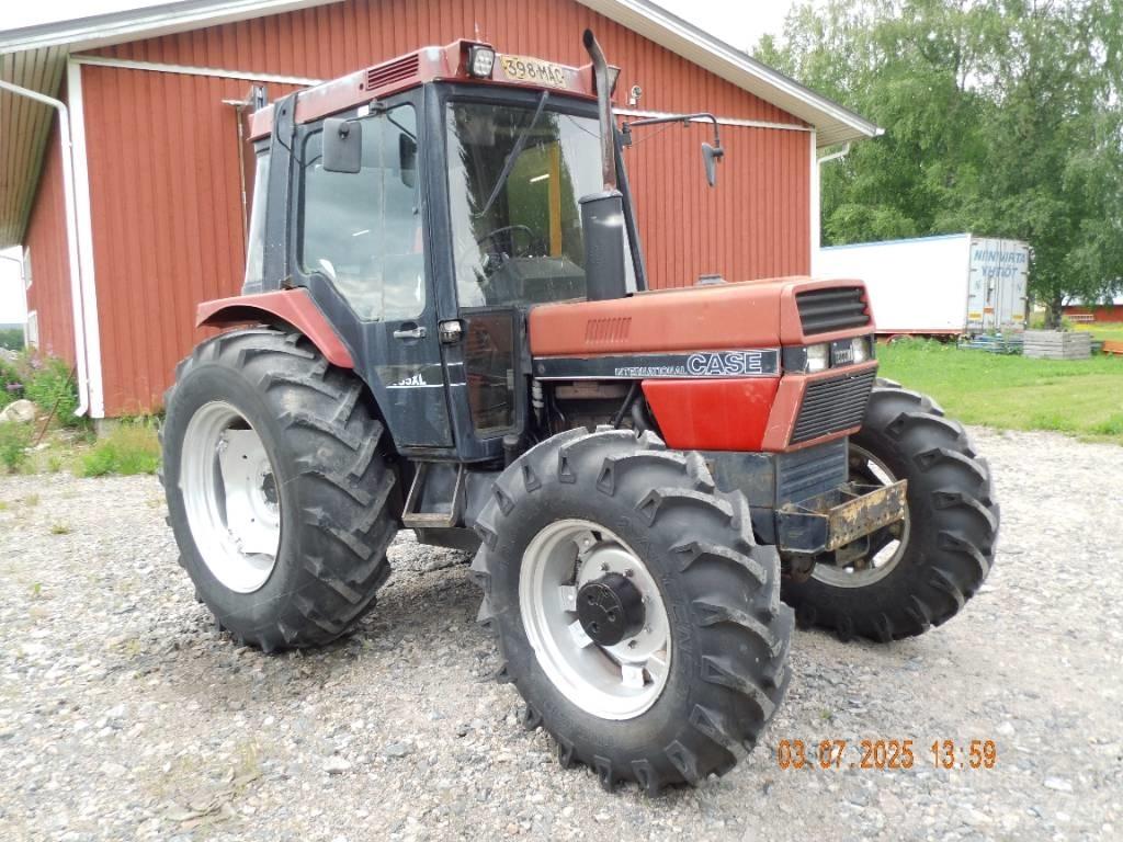 Case IH 685 XL Tractors