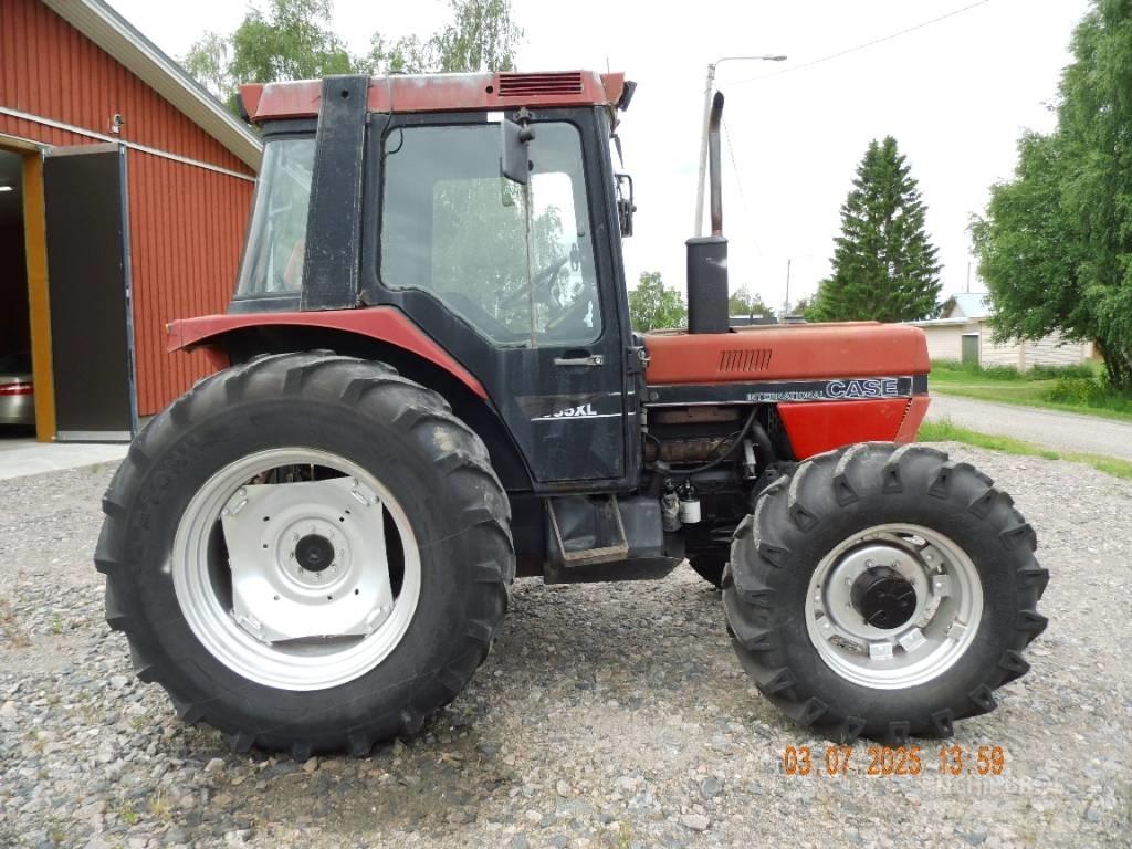 Case IH 685 XL Tractors