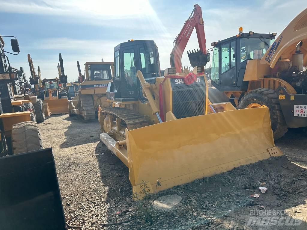 Shantui SD 16 Crawler dozers