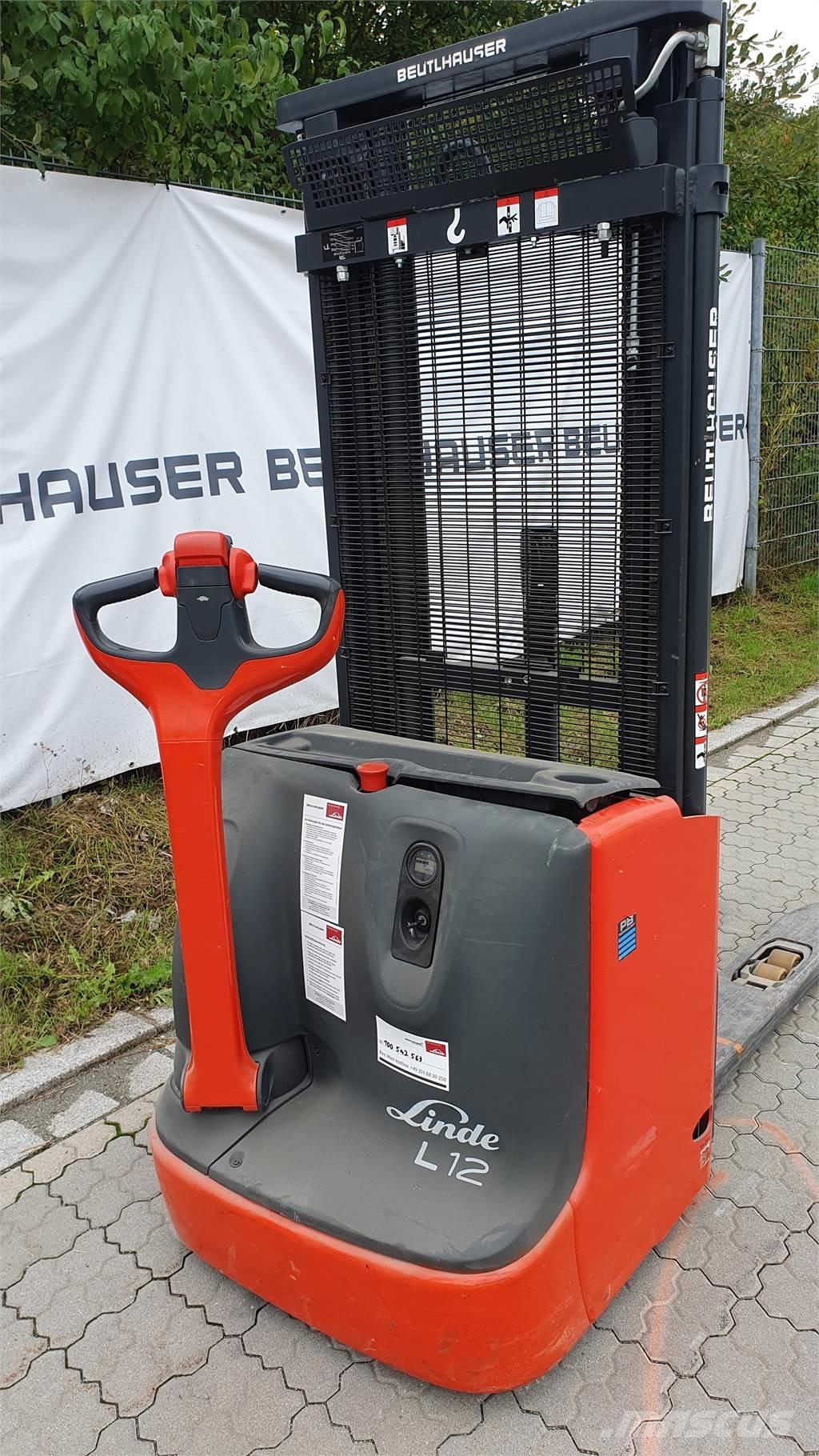 Linde L12i Pedestrian stacker