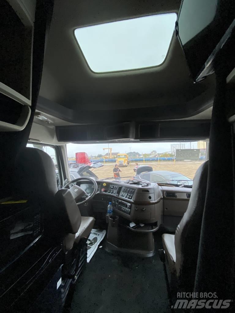 Volvo VLN 670 Truck Tractor Units