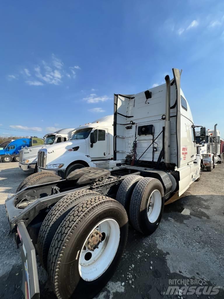 Volvo VLN 670 Truck Tractor Units