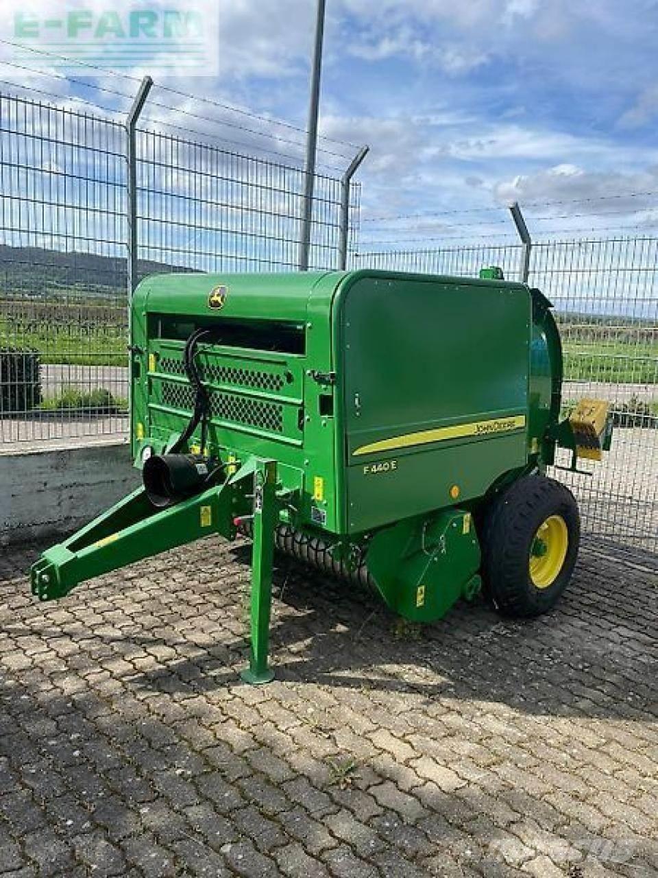 John Deere f440e Square balers
