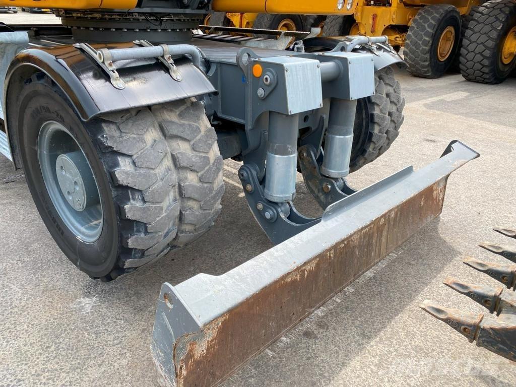 Liebherr A914 Wheeled excavators