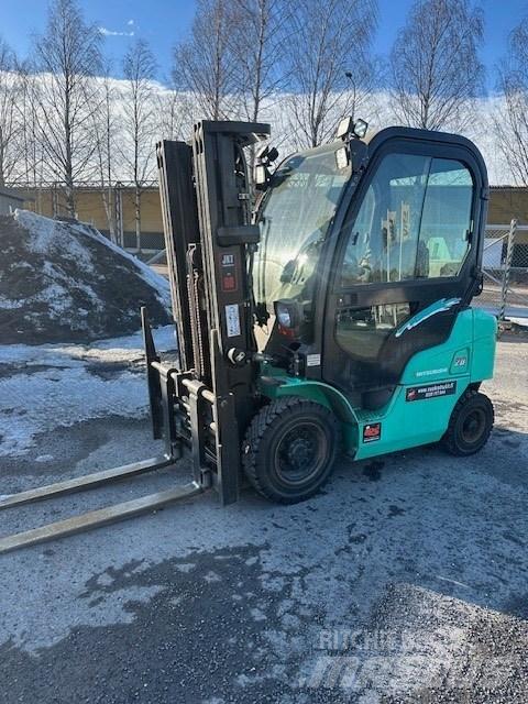 Mitsubishi FD 20 N Diesel trucks