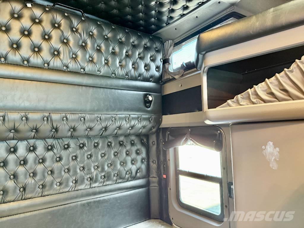 Kenworth W 900 Truck Tractor Units