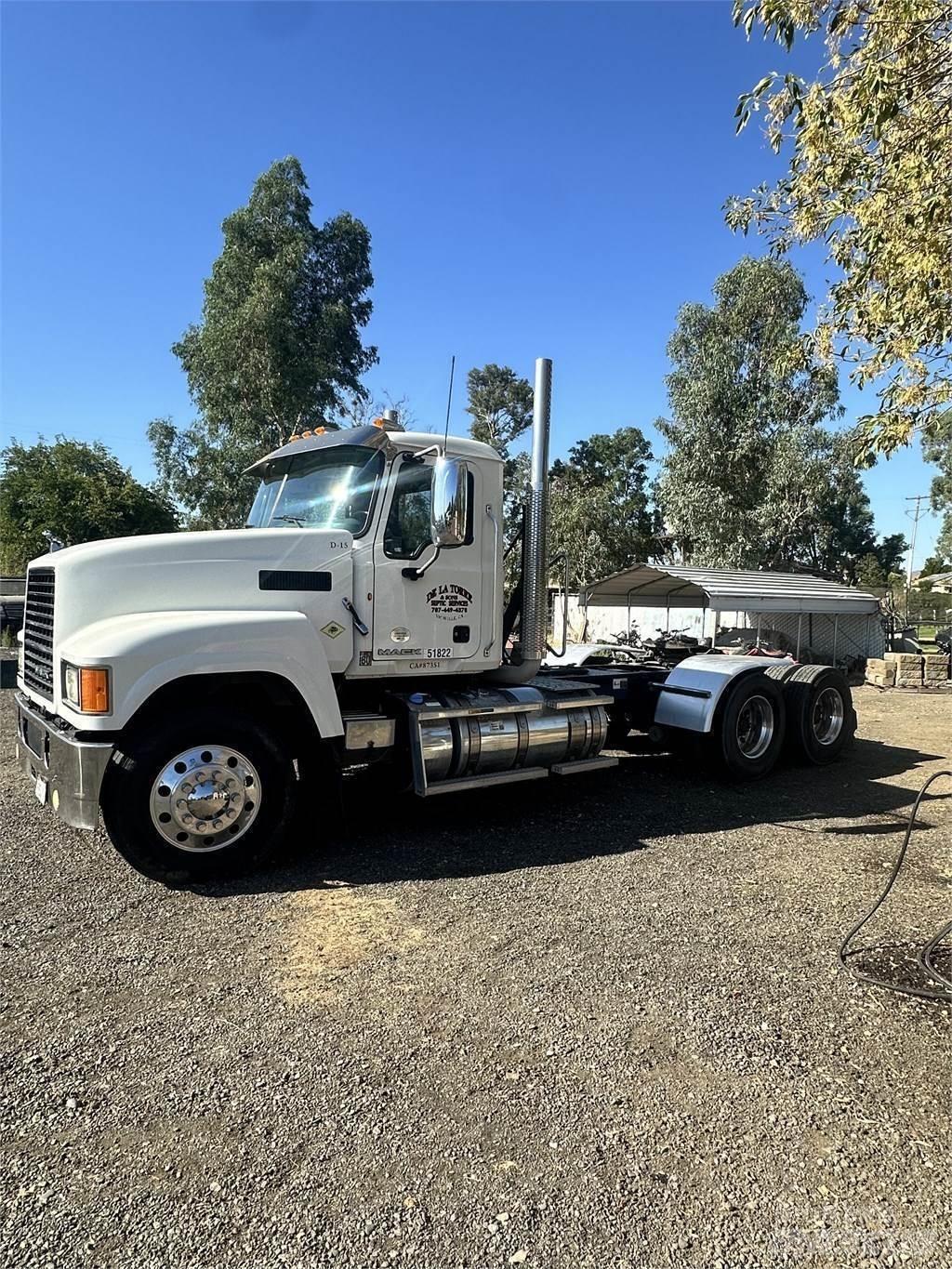 Mack CHU 613 Truck Tractor Units