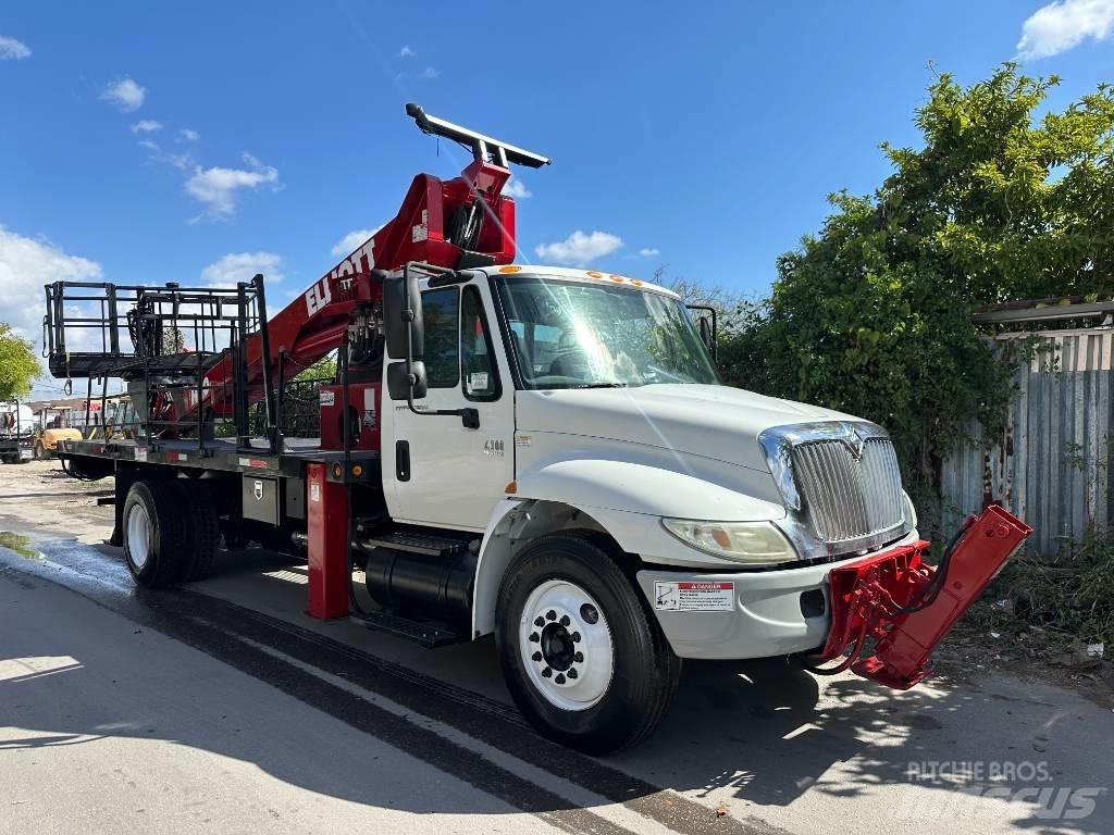 International 4300 Flatbed/Dropside trucks