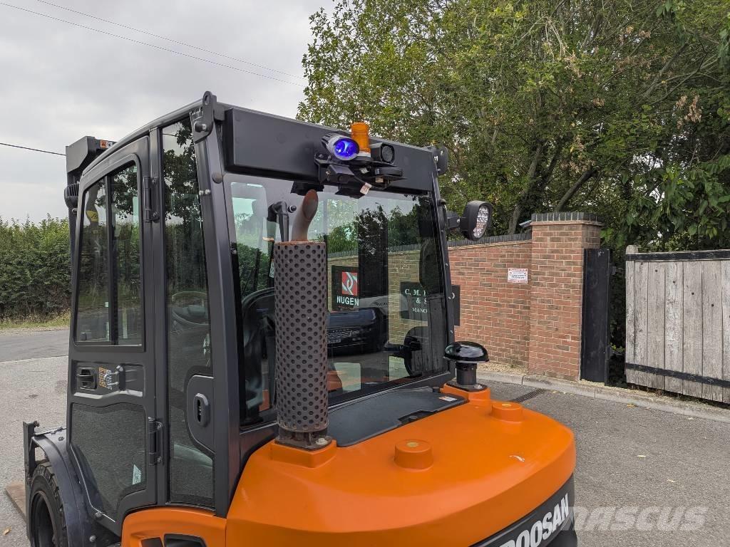 Doosan D 35 C-9 Diesel trucks