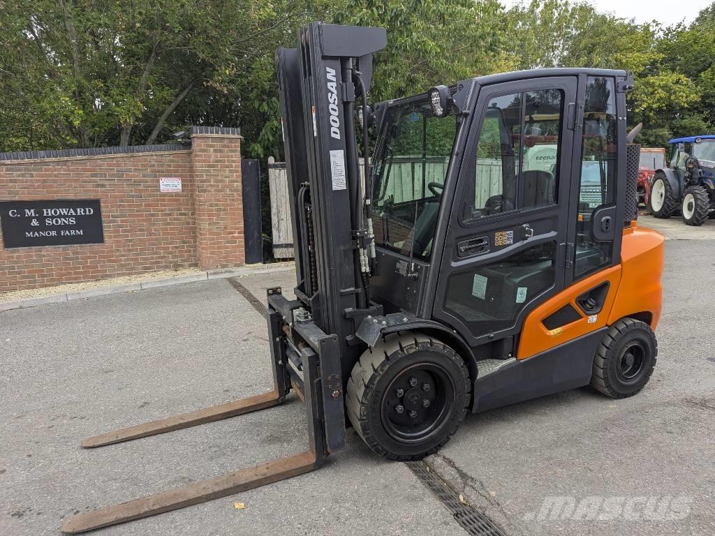 Doosan D 35 C-9 Diesel trucks