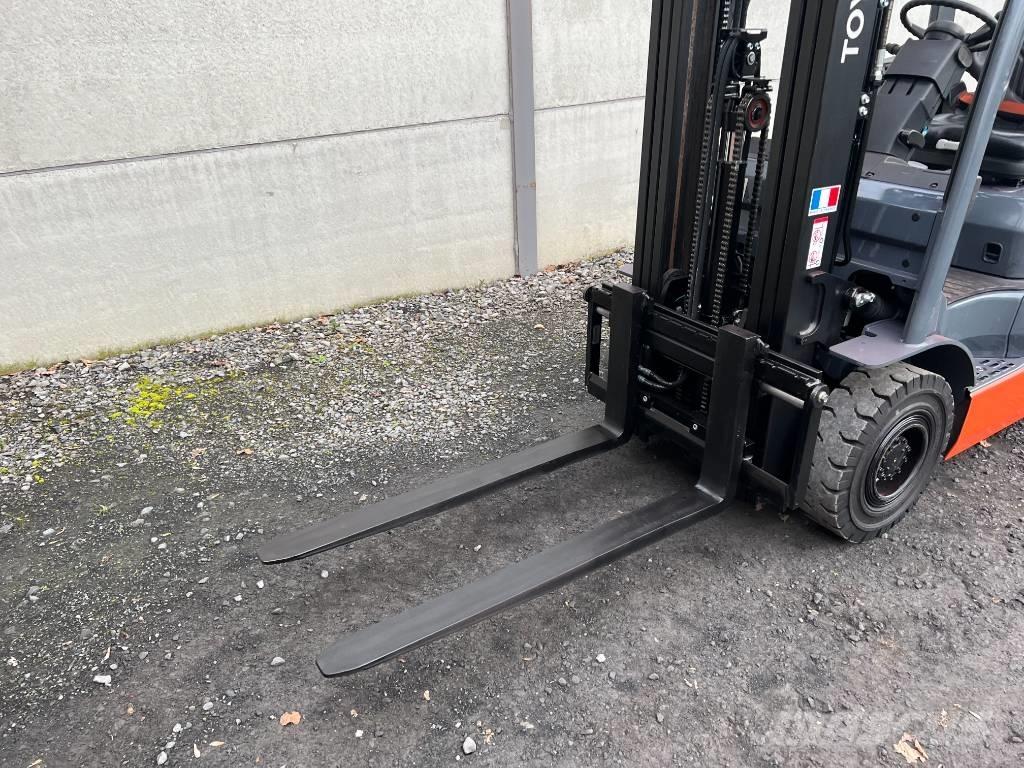 Toyota 02-8 FGF 15 LPG trucks