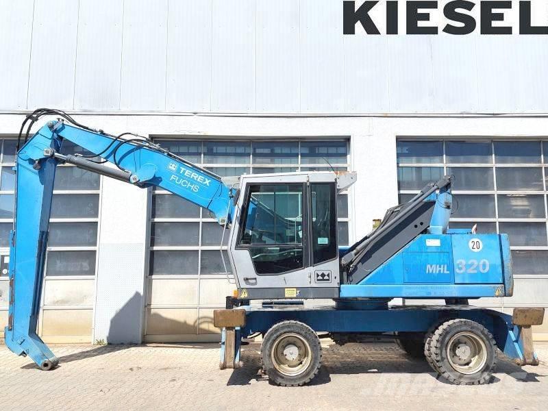 Fuchs MHL 320 Waste / industry handlers