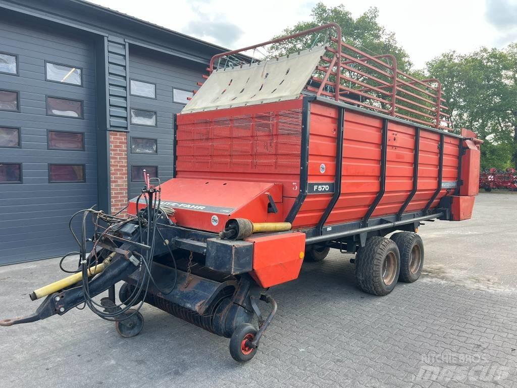 Deutz-Fahr F 570 Self loading trailers