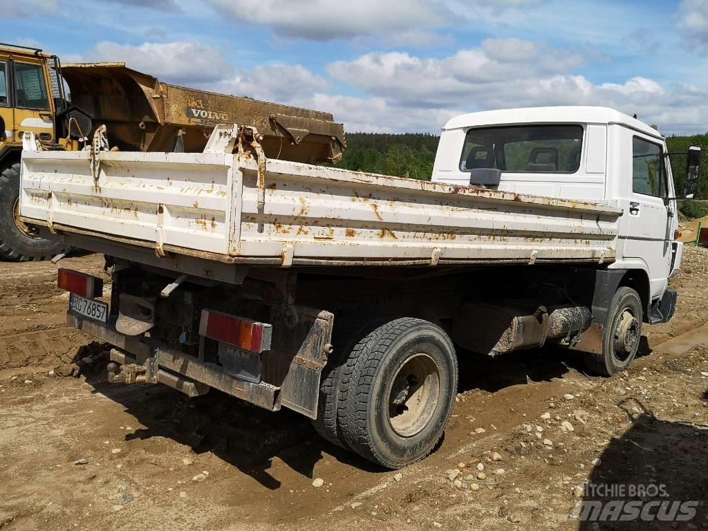 MAN L 04 Tipper trucks