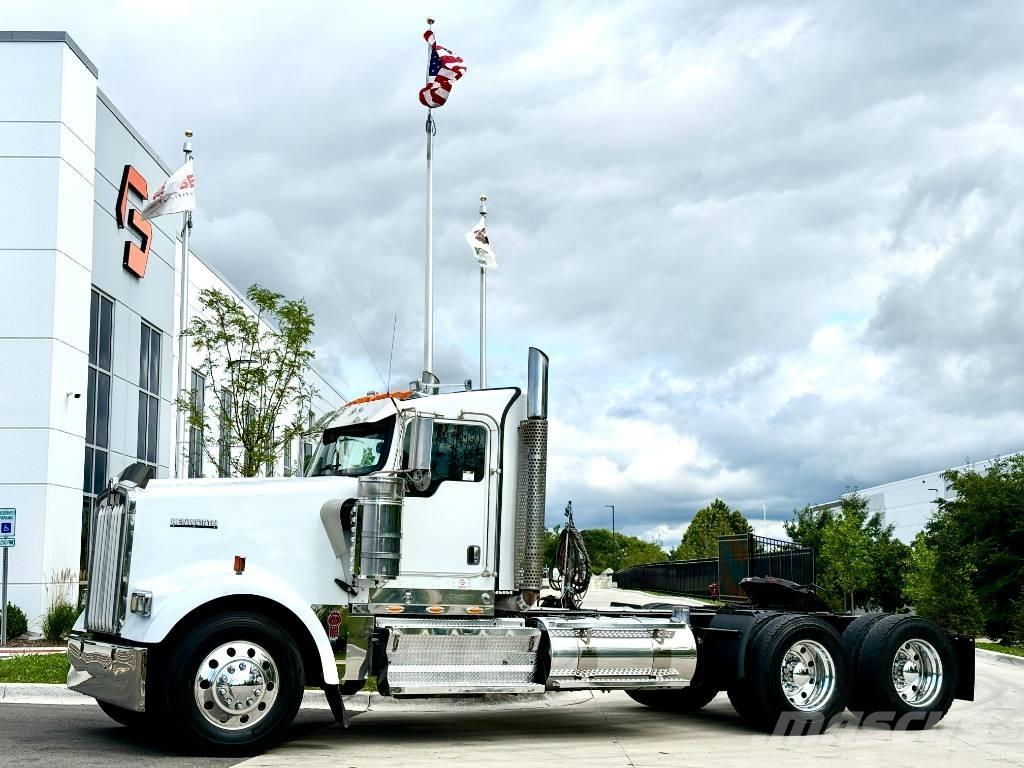 Kenworth W 900 Truck Tractor Units