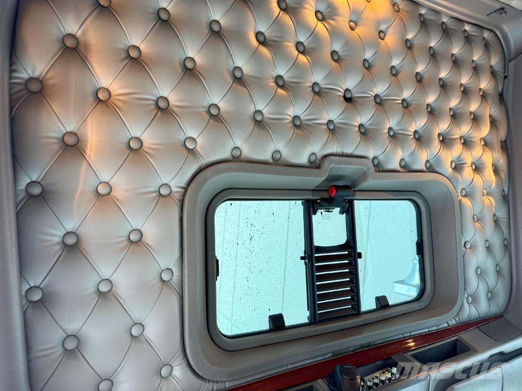 Kenworth W 900 Truck Tractor Units