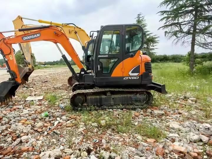 Doosan DX 60 Mini excavators < 7t