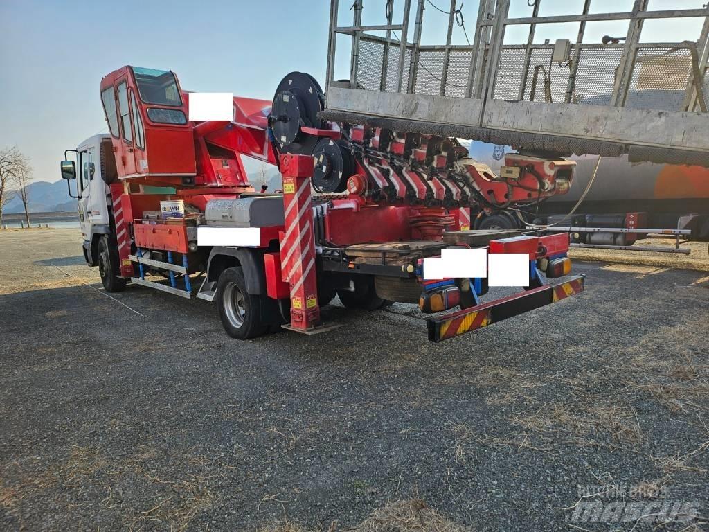 Horyong SKY450 Truck mounted aerial platforms