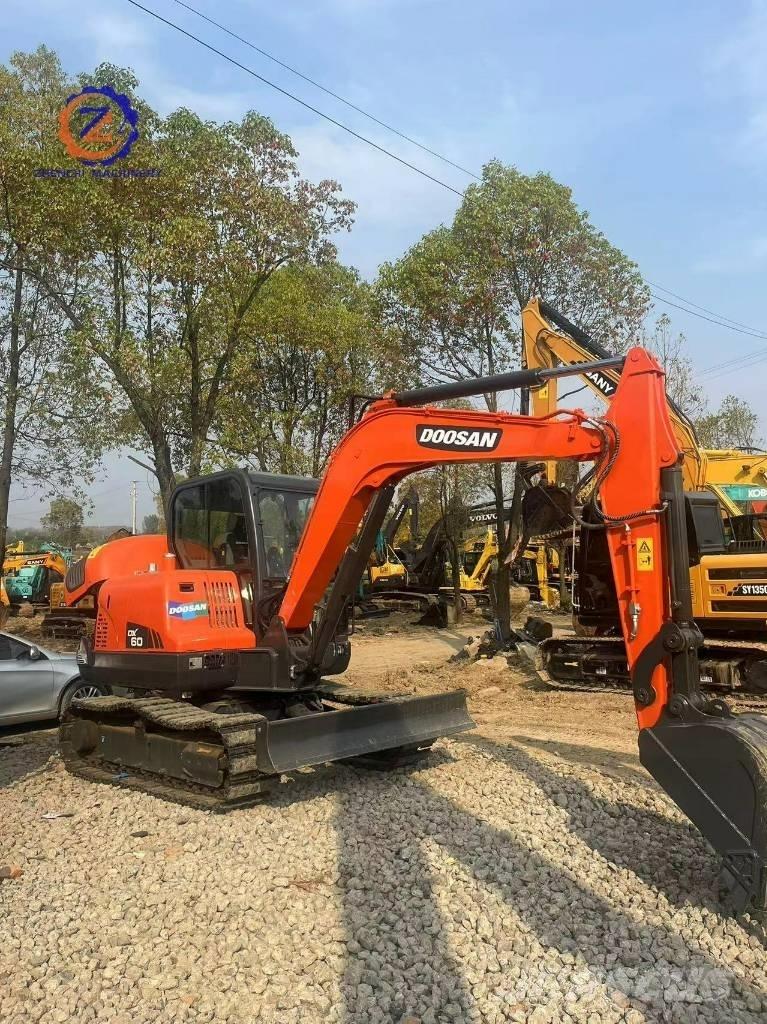 Doosan DX 60 Mini excavators < 7t