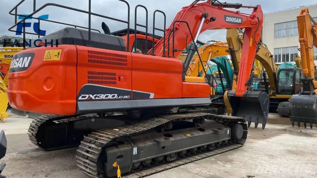 Doosan DX 300 LC Crawler excavators